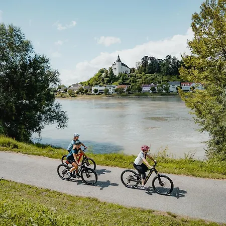 - Sieben An Der Donau